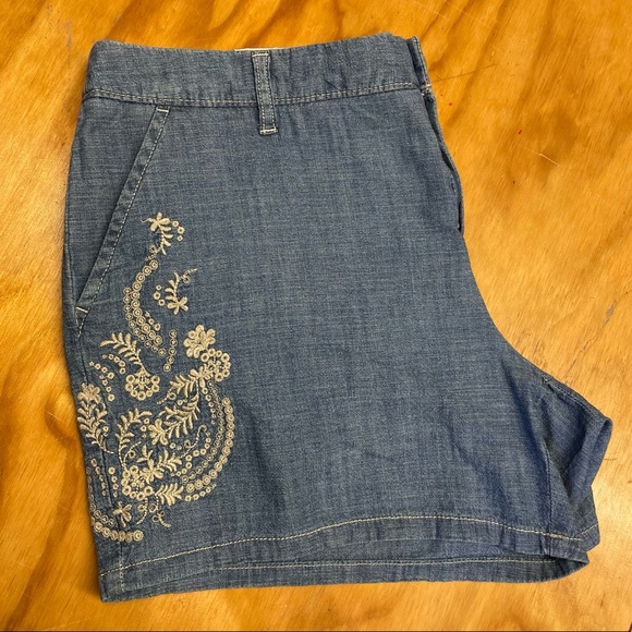 Liz Claiborne Classic Shorts Embroidered 100% Cotton NWT Size 10 Boho - Picture 2 of 7